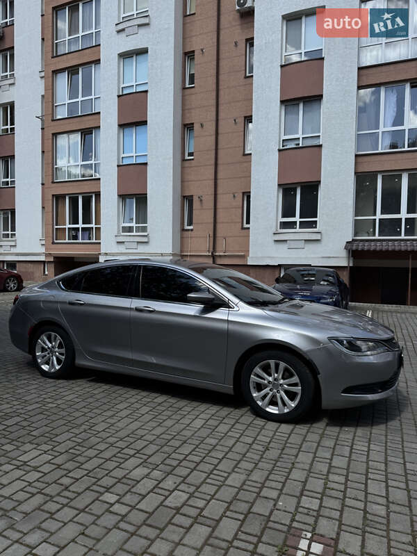 Седан Chrysler 200 2015 в Ивано-Франковске