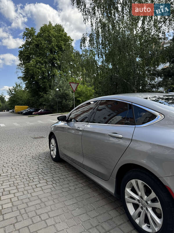 Седан Chrysler 200 2015 в Ивано-Франковске