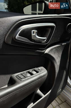 Седан Chrysler 200 2015 в 
