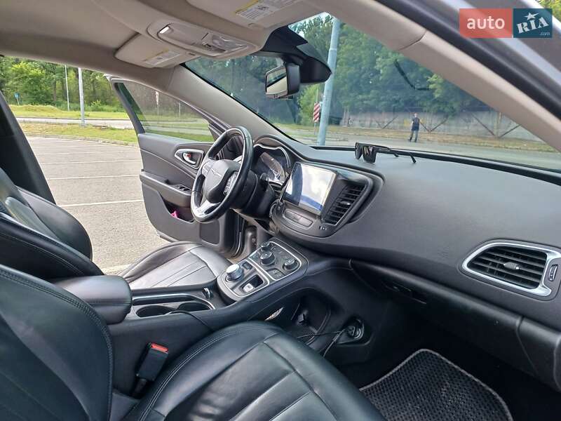 Седан Chrysler 200 2016 в Києві