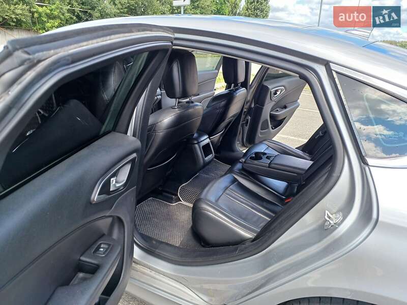 Седан Chrysler 200 2016 в Києві