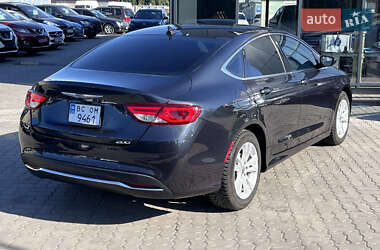 Седан Chrysler 200 2016 в Нововолынске
