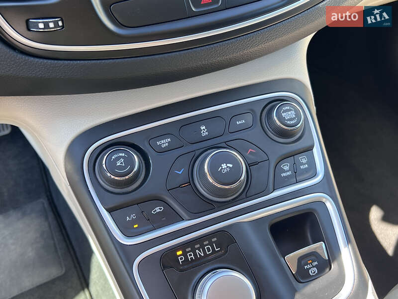 Седан Chrysler 200 2016 в Нововолинську фото 26 Седан Chrysler 200 2016 в Нововолинську