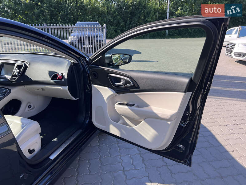 Седан Chrysler 200 2016 в Нововолинську фото 40 Седан Chrysler 200 2016 в Нововолинську