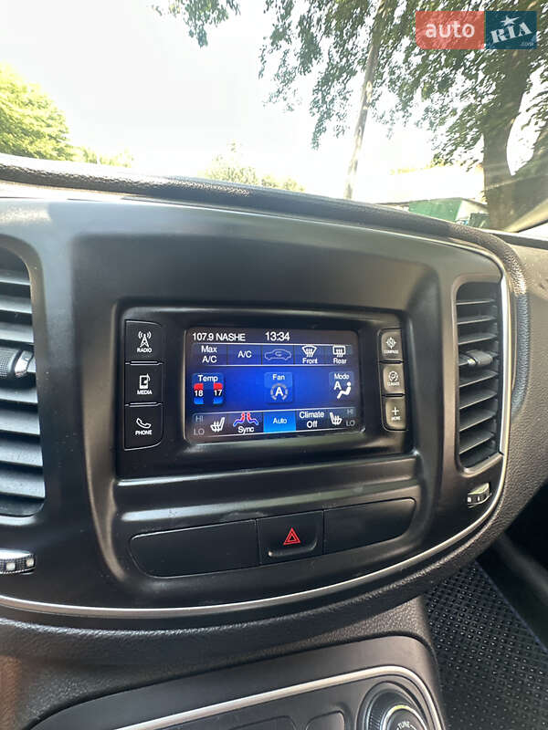 Седан Chrysler 200 2014 в Киеве