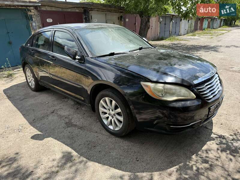 Седан Chrysler 200 2013 в Ладыжине