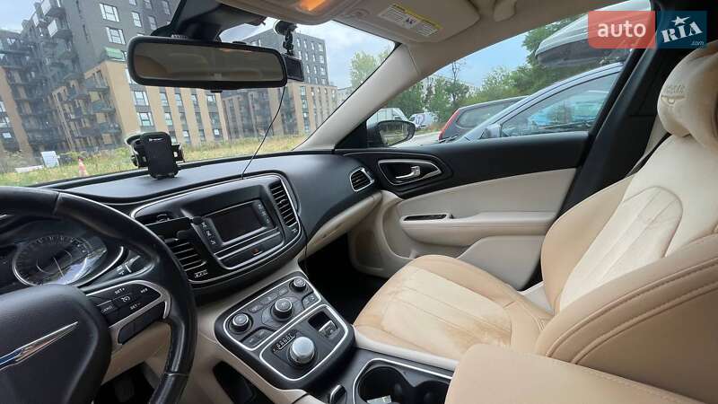 Седан Chrysler 200 2015 в Кропивницком