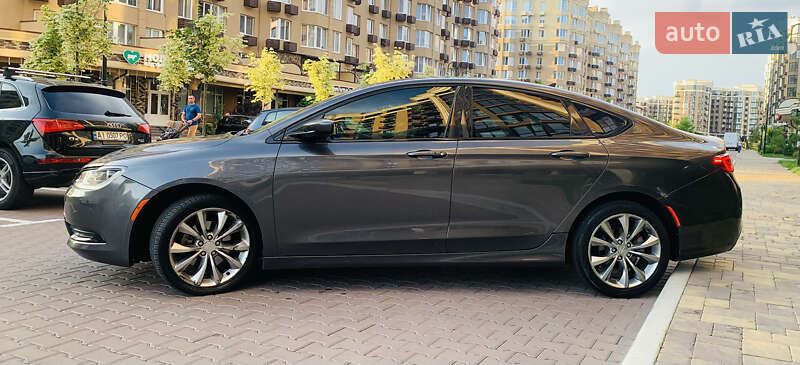 Седан Chrysler 200 2015 в Киеве
