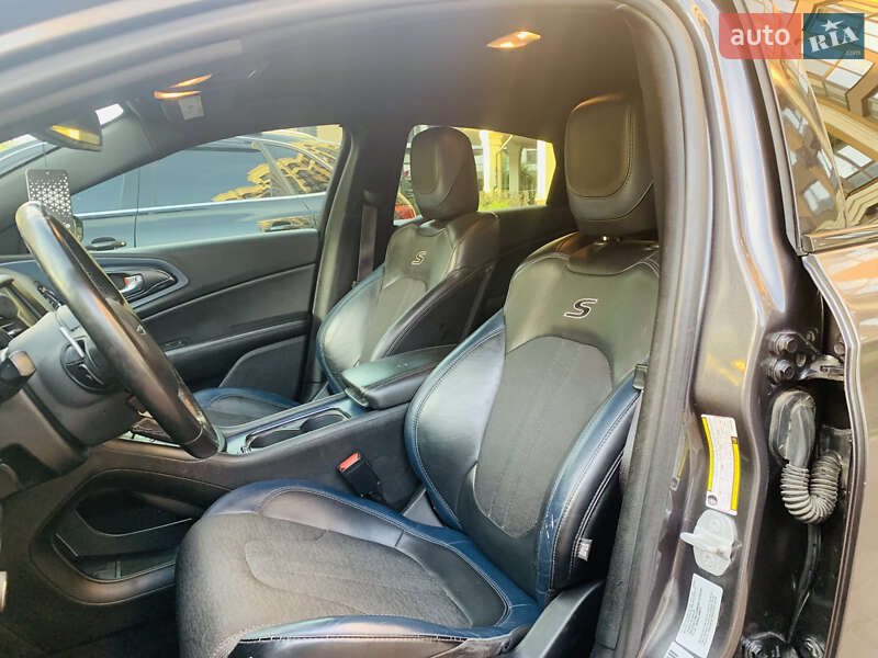 Седан Chrysler 200 2015 в Киеве