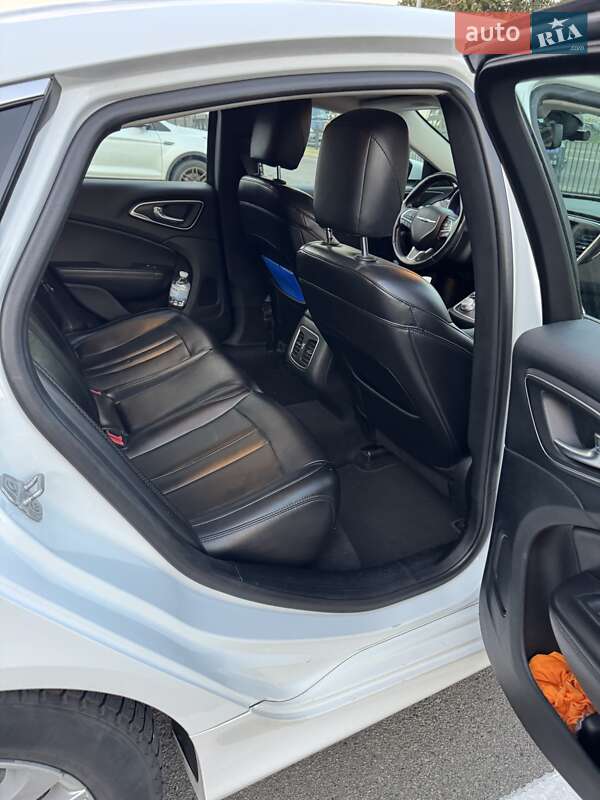 Седан Chrysler 200 2014 в Киеве