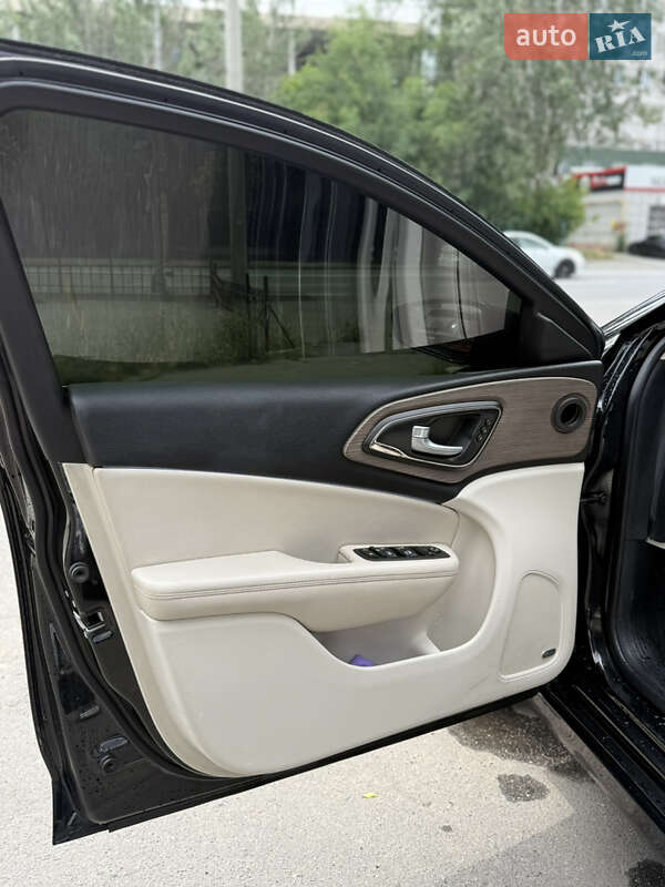 Седан Chrysler 200 2014 в Дніпрі