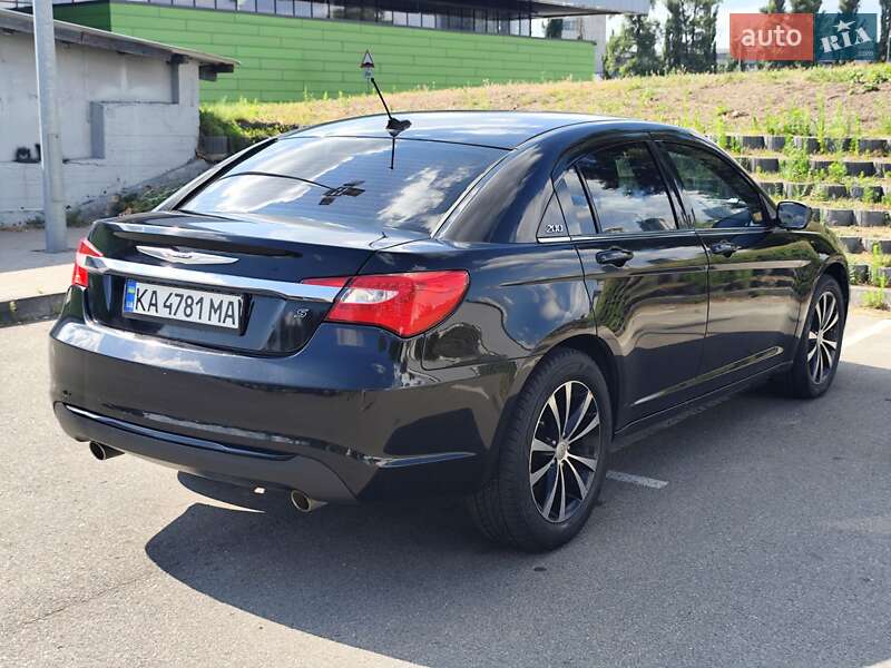 Седан Chrysler 200 2012 в Киеве