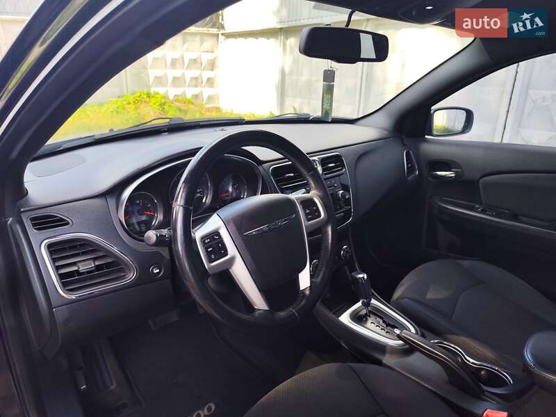 Седан Chrysler 200 2012 в Киеве