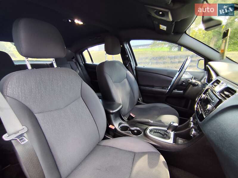 Седан Chrysler 200 2012 в Киеве