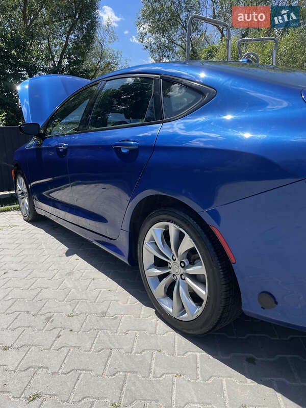 Седан Chrysler 200 2015 в Буче