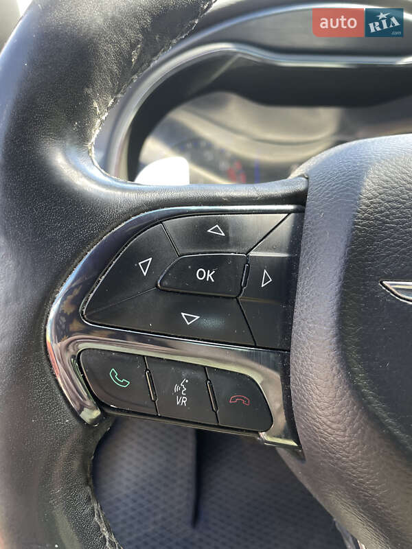Седан Chrysler 200 2015 в Буче