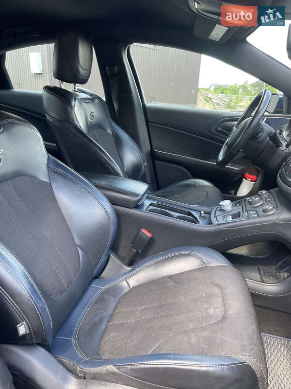 Седан Chrysler 200 2015 в Буче