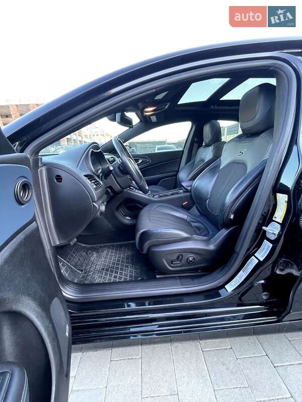 Седан Chrysler 200 2015 в Хмельницькому фото 40 Седан Chrysler 200 2015 в Хмельницькому