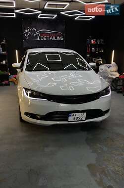 Седан Chrysler 200 2015 в Ивано-Франковске