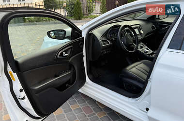 Седан Chrysler 200 2015 в 