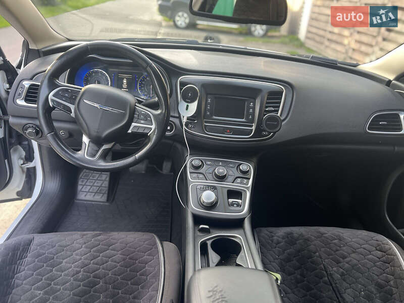 Седан Chrysler 200 2015 в Броварах