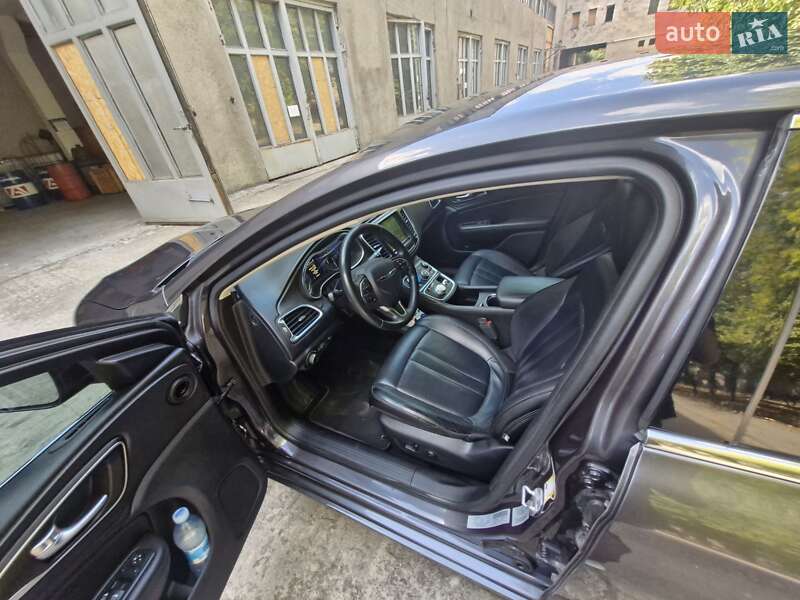 Седан Chrysler 200 2016 в Запорожье