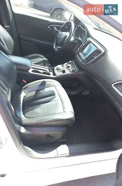 Седан Chrysler 200 2016 в 