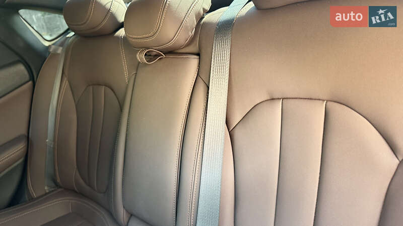 Седан Chrysler 200 2015 в Киеве