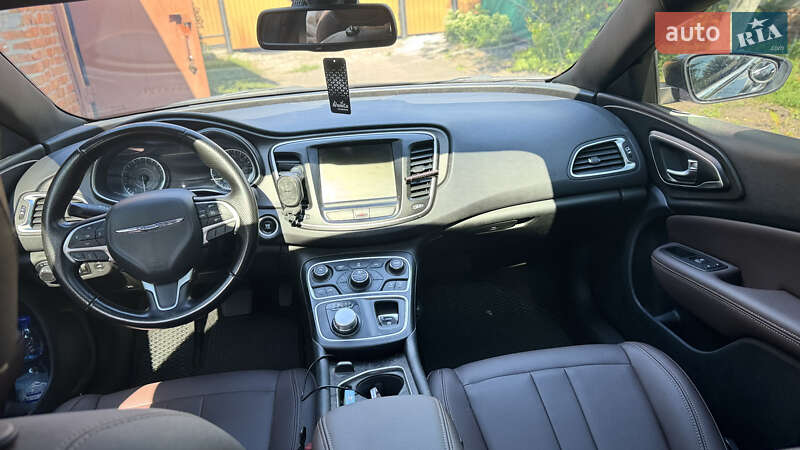 Седан Chrysler 200 2015 в Киеве