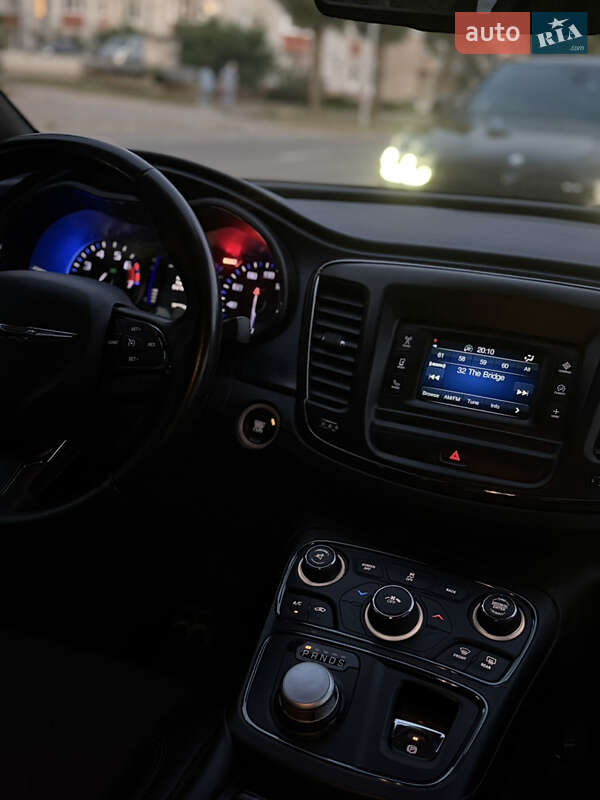 Седан Chrysler 200 2014 в Кременчуге