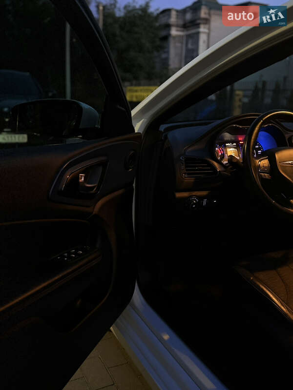 Седан Chrysler 200 2014 в Кременчуге
