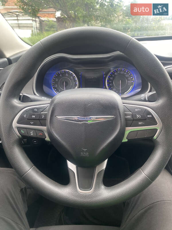 Седан Chrysler 200 2014 в Вышгороде