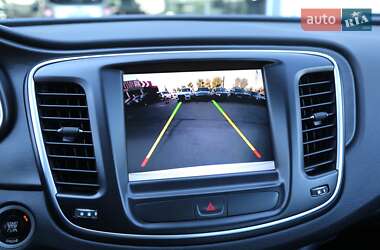 Седан Chrysler 200 2015 в 