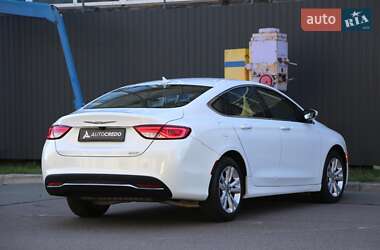 Седан Chrysler 200 2015 в 