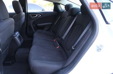 Седан Chrysler 200 2015 в 
