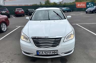 Седан Chrysler 200 2013 в 