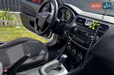 Седан Chrysler 200 2013 в 