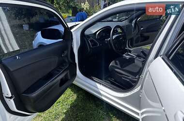 Седан Chrysler 200 2013 в 
