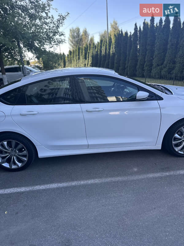 Седан Chrysler 200 2015 в Киеве
