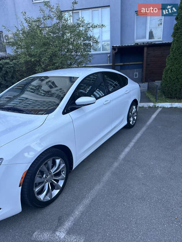 Седан Chrysler 200 2015 в Киеве