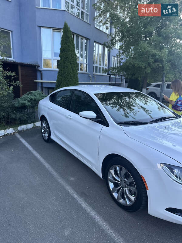 Седан Chrysler 200 2015 в Киеве