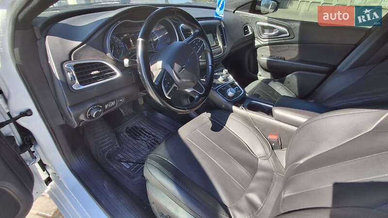 Chrysler 200 2015