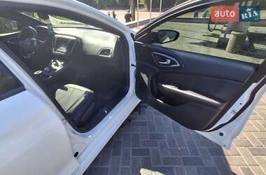 Седан Chrysler 200 2015 в 