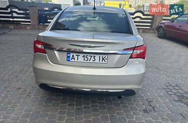 Седан Chrysler 200 2014 в 