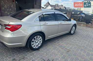 Седан Chrysler 200 2014 в 