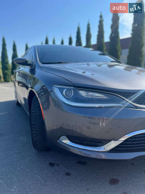 Седан Chrysler 200 2015 в Надворной