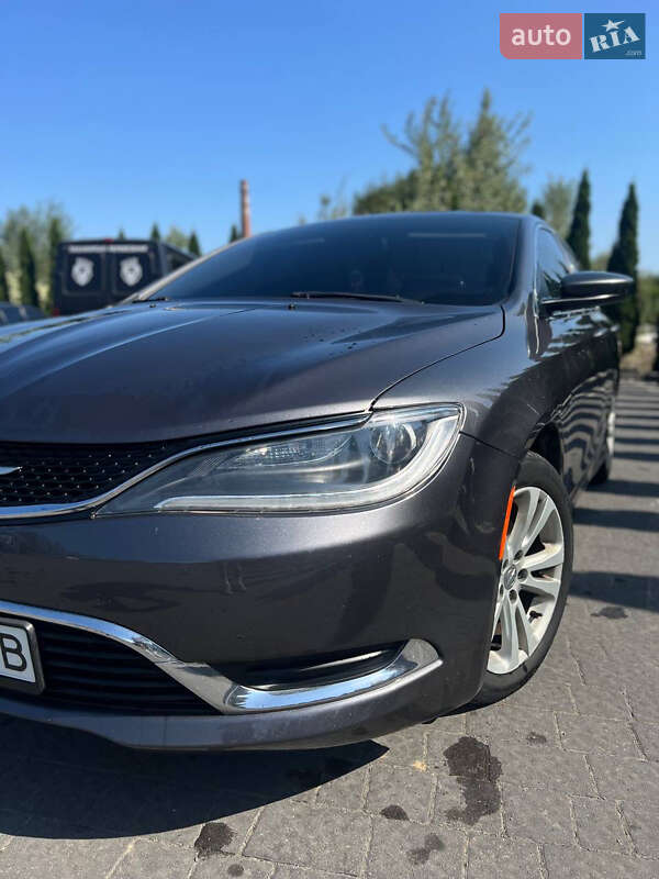 Седан Chrysler 200 2015 в Надворной