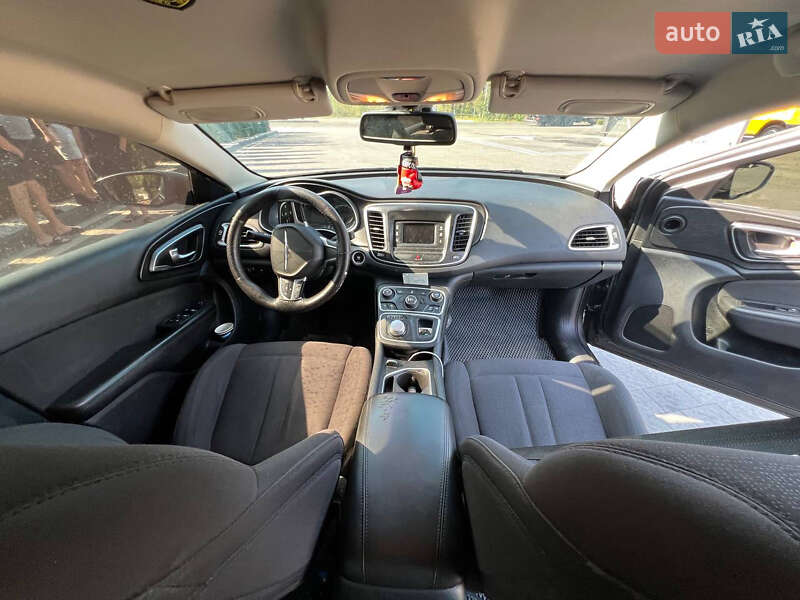 Седан Chrysler 200 2015 в Надворной