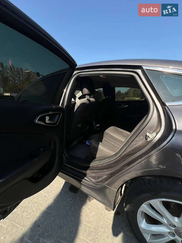 Седан Chrysler 200 2015 в Надворной