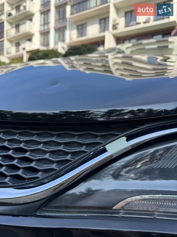 Седан Chrysler 200 2015 в Черкассах